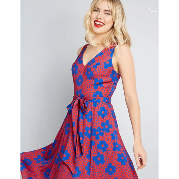 ModCloth Timeless Magnetism A-Line Dress Size Medium Red Blue Floral Knee Length - Picture 16 of 16